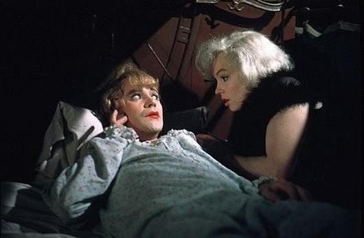 Jack Lemmon e Marylin Monroe in 'A qualcuno piace caldo'
