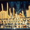 Nan Goldin, Le candele di Fatima, 1998, copyright l'artista, Galerie Yvon Lambert e Guido Costa