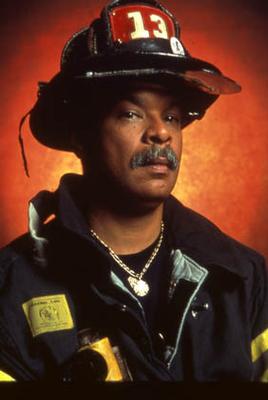 Andres Serrano, America (Il vigile del fuoco Darrel Dumbar), 2002, copyright Paula Cooper gallery