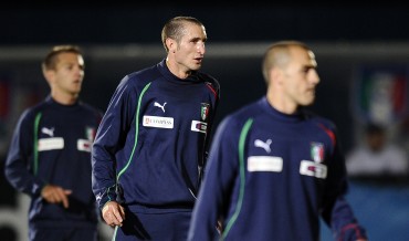 Gli azzurri ne fanno sei Allarme De Rossi