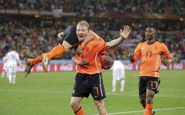 Robben-Sneijder Olanda ai quarti