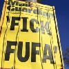 Impazzano le t-shirt Tutti contro la Fifa