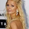 Paris Hilton arrestata allo stadio "Fumava spinelli", un amico la scagiona