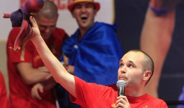 Iniesta eroico: "Ho fatto  felici milioni di persone"