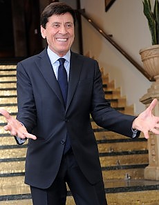 Musica, gossip e ufficialità La corsa di Morandi verso il successo