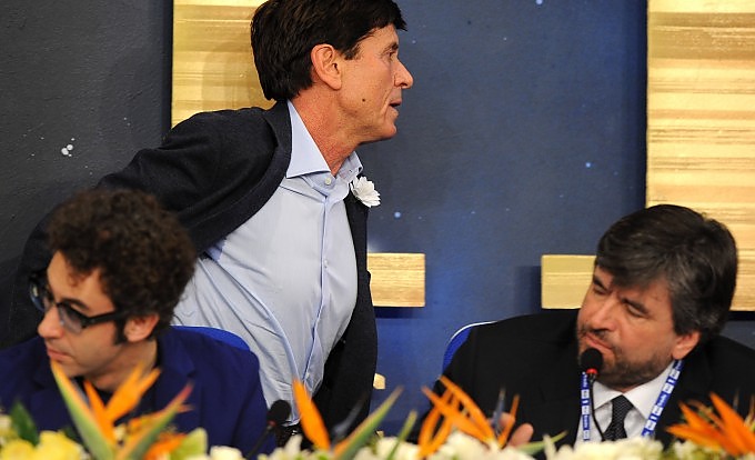 Caos televoto: "Ecco chi vincerà" E Gianni se ne va con un "vaffa"