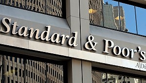 S&P taglia rating del debito italiano Marcegaglia: "Riforme o governo a casa"