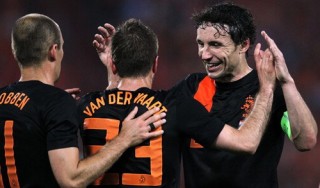 Olanda facile con la Slovacchia Vince 2-0 ma trema per Sneijder