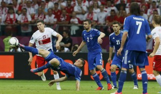 La Grecia è irriducibile Polonia, un pari amaro