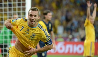 Notte infinita per Shevchenko tamponato e assediato dai tifosi