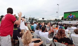 Italia-Germania alle porte E' corsa al maxischermo