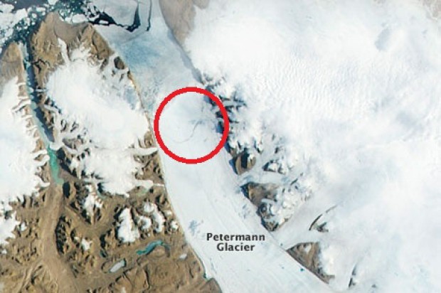 Groenlandia, si stacca un iceberg grande due volte Manhattan