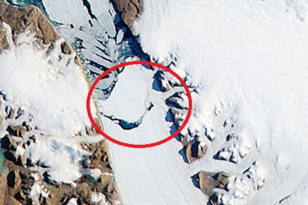 Groenlandia, si stacca un iceberg grande due volte Manhattan