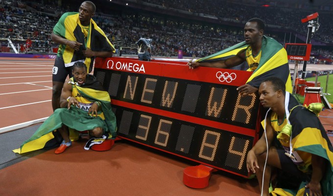 Bolt trascina la Giamaica Crolla il primato del mondo