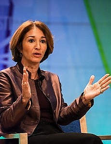 Bisogna abbandonare  il mito dell'onnipotenza