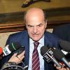 Bersani: "Renzi risorsa in grande squadrone".  Lo sconfitto: "Lo aiuterò da sindaco e militante"