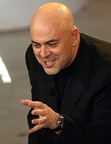Sanremo, Crozza salirà sul palco dell'Ariston.  Fabio Fazio: "Farà quello che vuole"