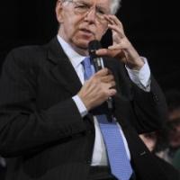 Il piano di Monti per riformare la scuola:  "Otto miliardi nell'arco della legislatura"
