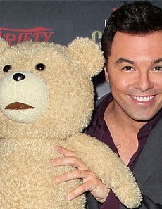 Oscar, Seth sul palco rifarà Ted il peluche.  Intervista all'orsetto: "Io, tra Cristo e Baywatch..."