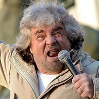 Grillo: "Non daremo mai la fiducia al Pd". "Mi aspetto elezioni". Ma detta la sua agenda Grillo: "Non daremo mai la fiducia al Pd". "Mi aspetto elezioni". Ma detta la sua agenda