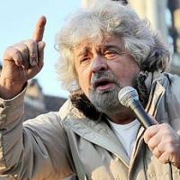 Grillo a Pd e Pdl: "Stabilità? Con governo M5S". Dice "grazie" a Napolitano. Che apprezza Grillo a Pd e Pdl: "Stabilità? Con governo M5S". Dice "grazie" a Napolitano. Che apprezza