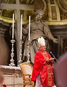 Oggi Sodano, otto anni fa Ratzinger: i toni dell'omelia pre-Conclave