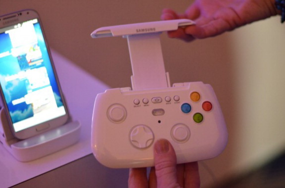 Samsung, un joypad per giocare con l'S4