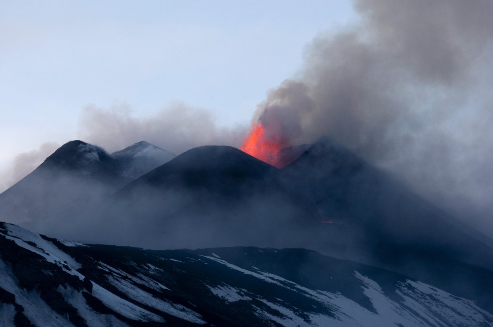 Anelli di fumo dalla bocca dell'Etna