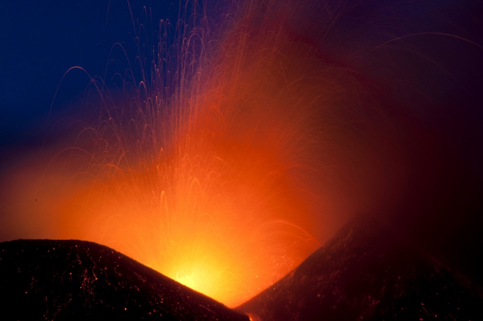 Anelli di fumo dalla bocca dell'Etna