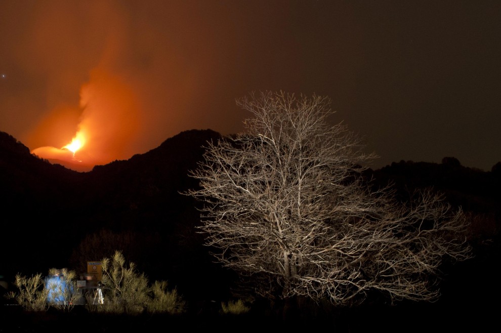 Anelli di fumo dalla bocca dell'Etna