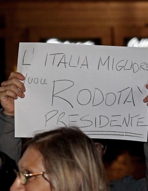 Pd, i "grandi elettori" assediati. "Mai patti con Berlusconi"