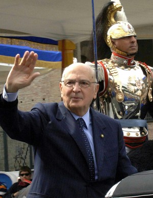 Napolitano si commuove e bacchetta i partiti: "Basta con i tatticismi, non autoassolvetevi"