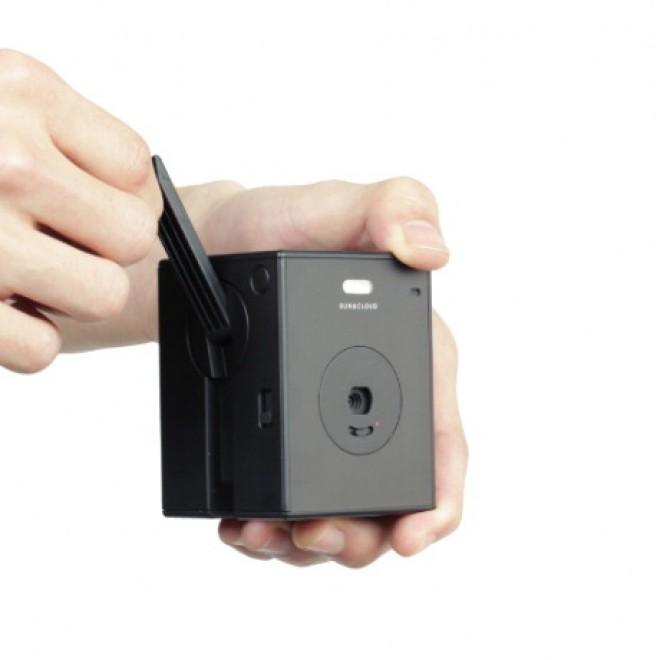 La videocamera che funziona a manovella