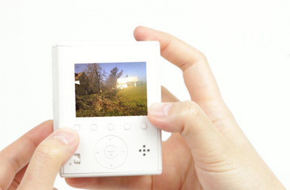 La videocamera che funziona a manovella
