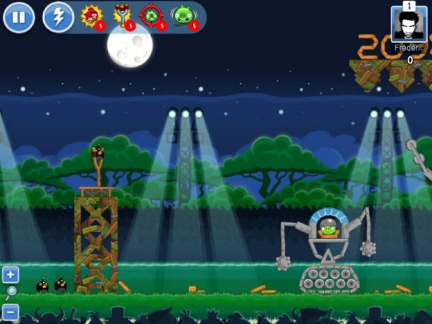 Angry Birds Friends, da Facebook allo smartphone