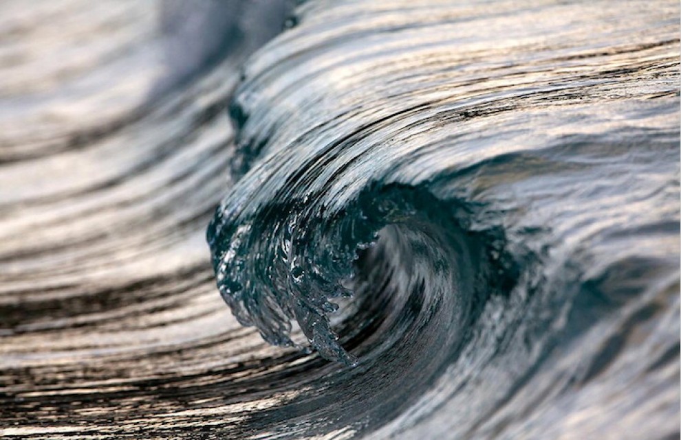 Sculture liquide: l'arte sulla cresta dell'onda