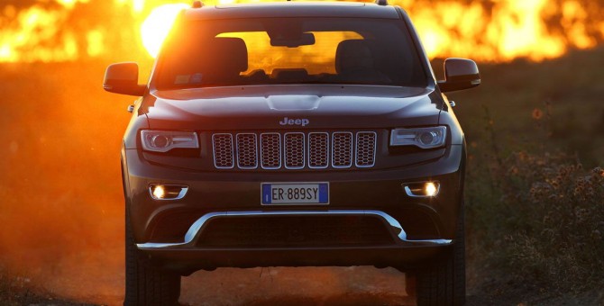 Nuova Grand Cherokee, fuoco e fiamme Jeep