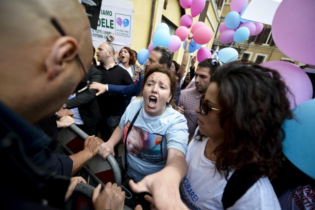 Caso Stamina, la protesta delle famiglie a Montecitorio