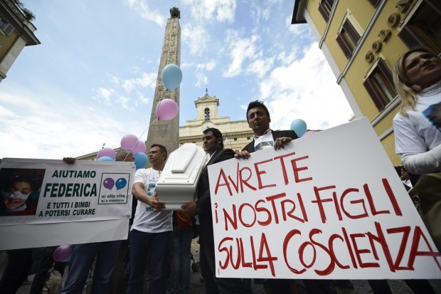 Caso Stamina, la protesta delle famiglie a Montecitorio