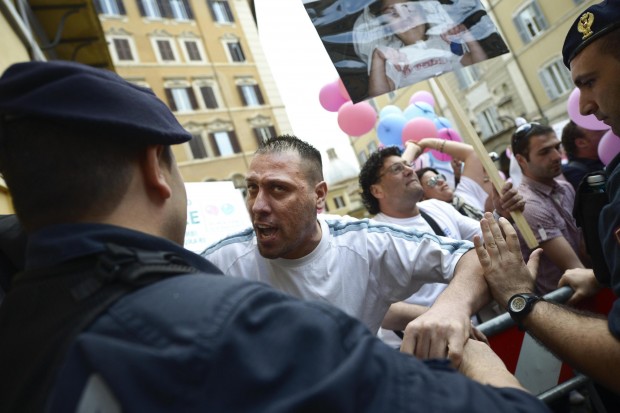 Caso Stamina, la protesta delle famiglie a Montecitorio