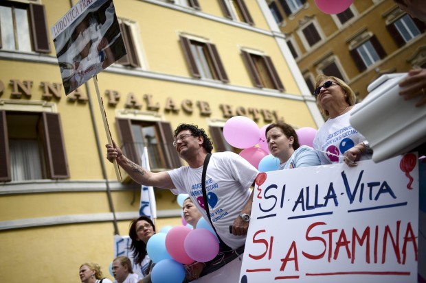 Caso Stamina, la protesta delle famiglie a Montecitorio
