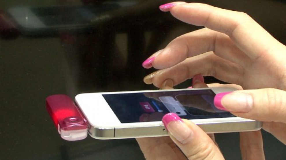 Scentee, l'iPhone invia profumi