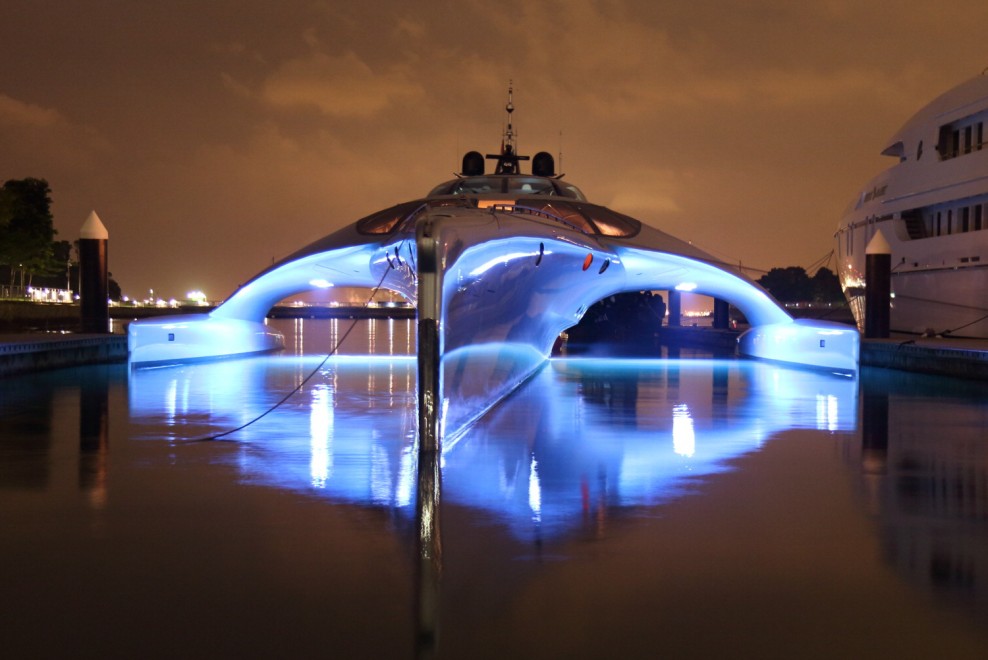 Il superyacht di lusso sembra un Ufo