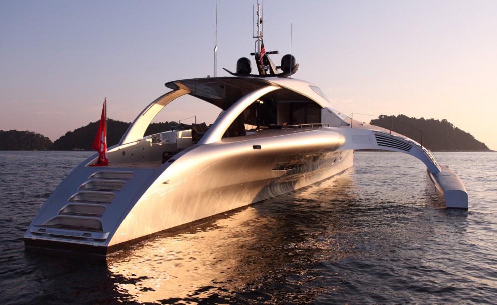 Il superyacht di lusso sembra un Ufo