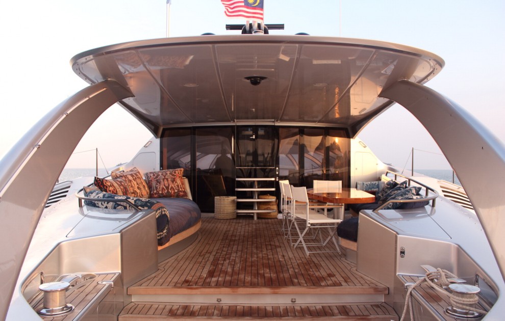 Il superyacht di lusso sembra un Ufo