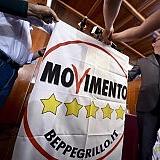 Movimento 5 stelle, consenso dimezzato. Elettori inferociti: "Beppe, ora vaffa tu"