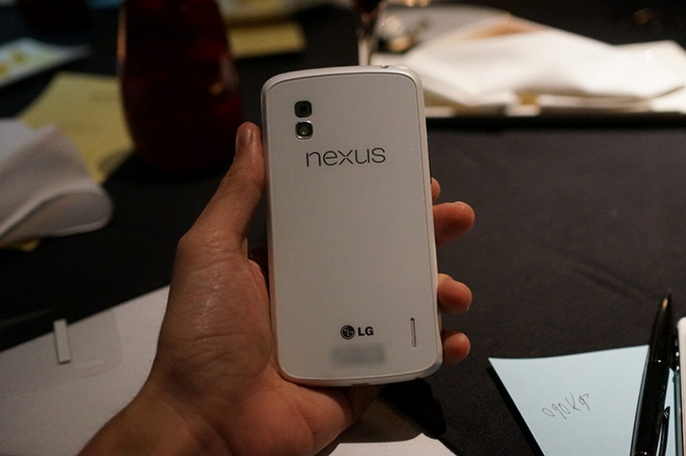 Lg svela il Nexus 4 bianco
