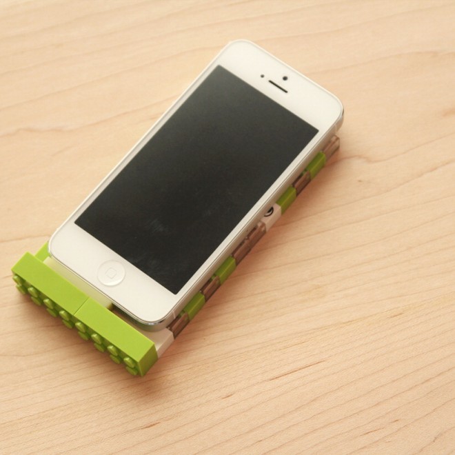 Lego &amp; iPhone, &egrave; amore tra mattoncini e melafonino