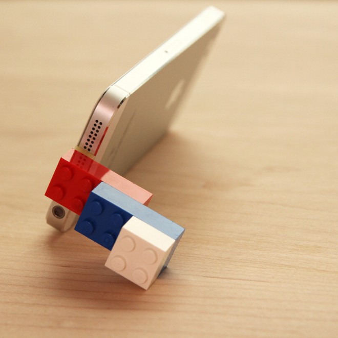 Lego &amp; iPhone, &egrave; amore tra mattoncini e melafonino