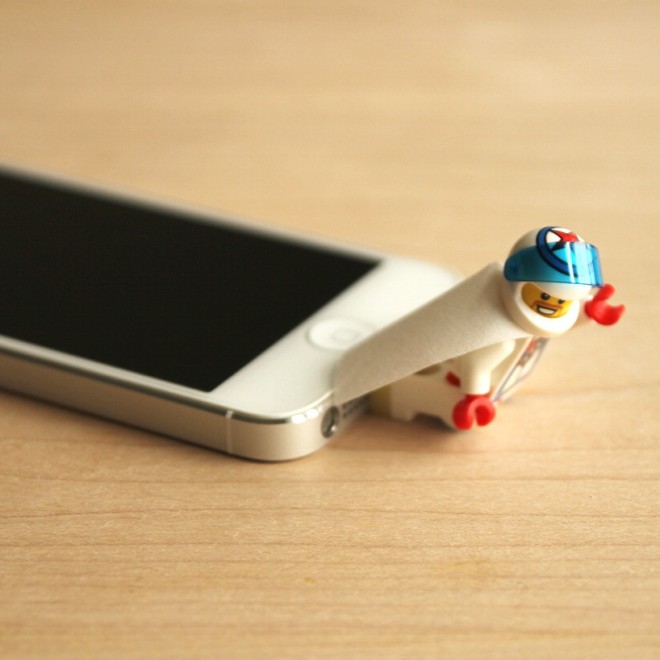 Lego &amp; iPhone, &egrave; amore tra mattoncini e melafonino